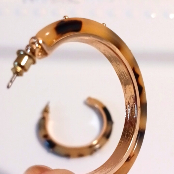 Express 2pr. Pearced Tortoiseshell Design - Picture 6 of 8